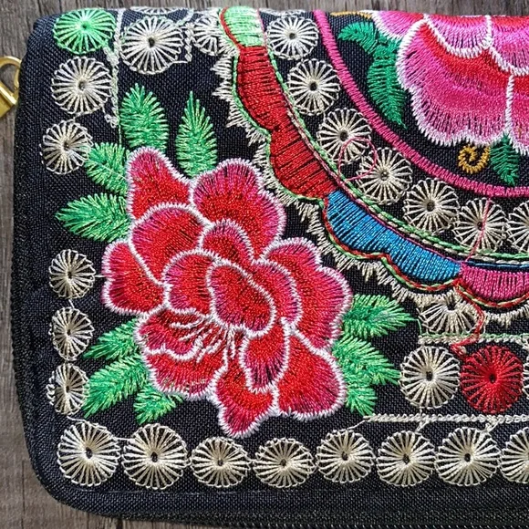 MEXICAN Floral embroidered woman’s wallet - Picture 2 of 9